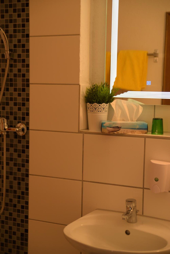 Bathroom 5, Landgasthof Hotel Röfleuten, Ostallgäu