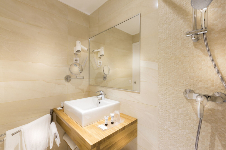 Bathroom 4, Hôtel International Paris, Paris