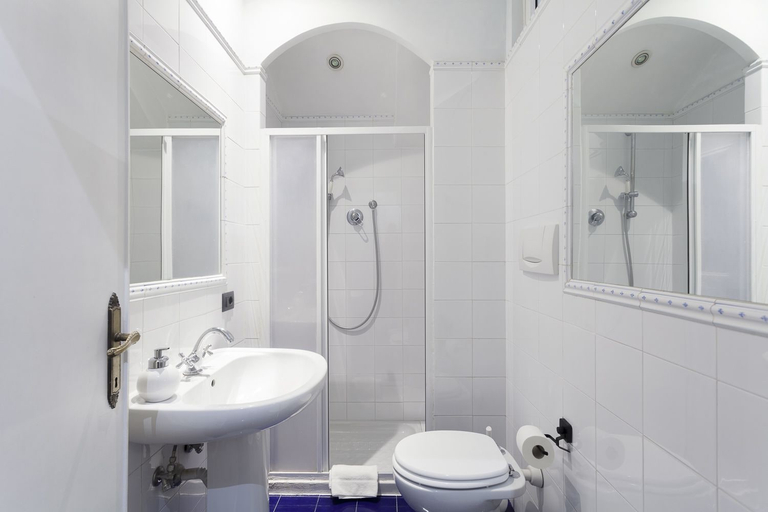 Bathroom 5, Palazzo del Duca Luxury Guest House, Roma