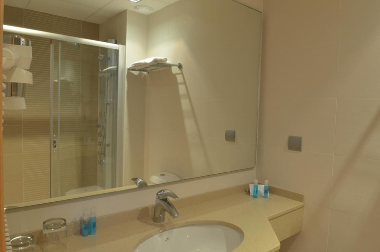 Bathroom 4, Hotel del Port, Tarragona