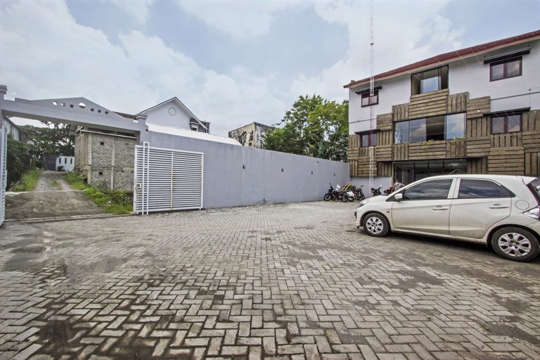 Exterior & Views, RedDoorz @ Babarsari, Sleman