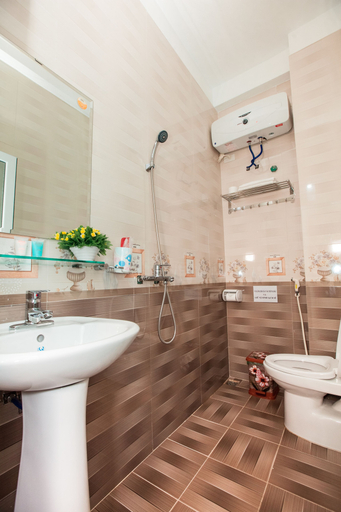 Bathroom 3, Dang Quang Guesthouse, Hạ Long