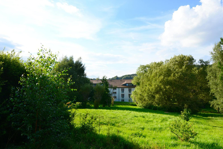 Exterior & Views