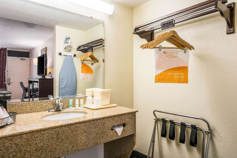 Bathroom 4, Quality Inn Bradenton - Sarasota North, Manatee
