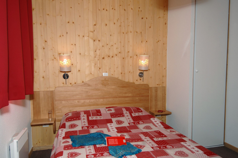 Bedroom 2, Résidence Odalys Le Grand Panorama 1, Savoie