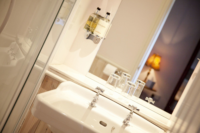 Bathroom 3, The Punch Bowl Inn, North Yorkshire