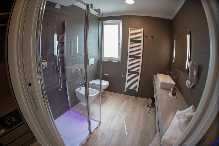 Bathroom 5, Aurora ApartHotel, Verona