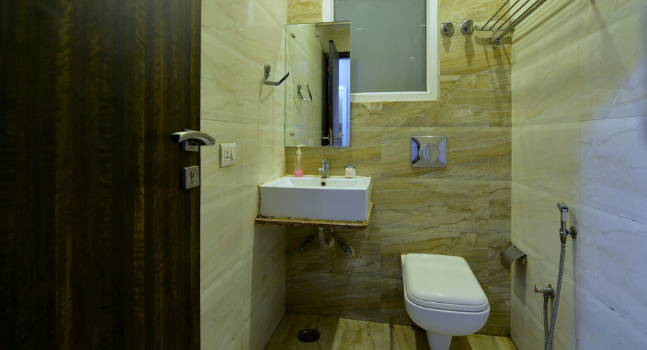 Bathroom 5, Hotel Emporio, Delhi