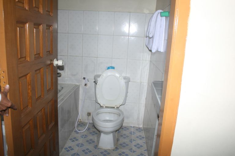 Bathroom 3, Nice Day Hotel, Yangon