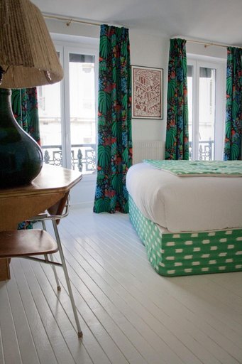 Bedroom 2, Hotel du Temps, Paris