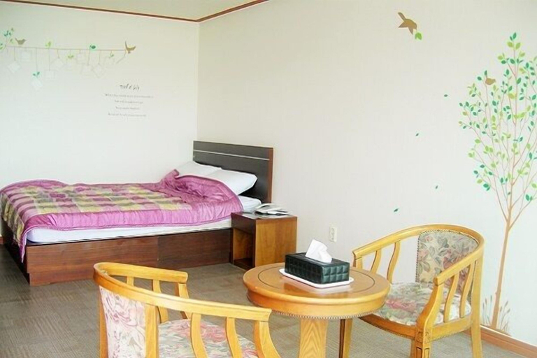 Bedroom 2, LK Hotel, Jeju
