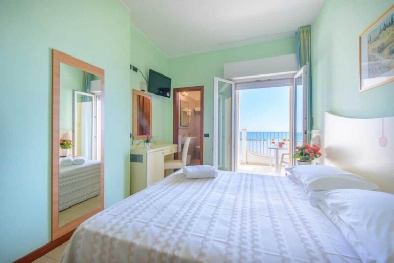 Bedroom 3, Hotel Zeus, Rimini