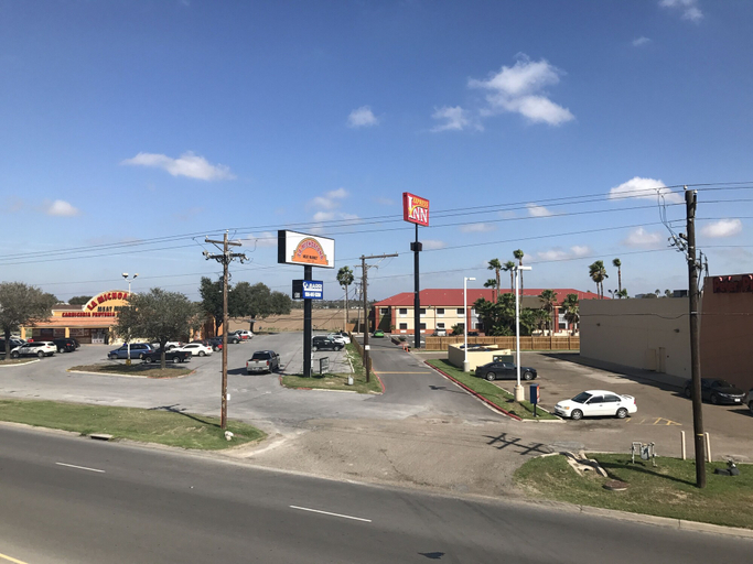 Exterior & Views 2, Express Inn, Hidalgo