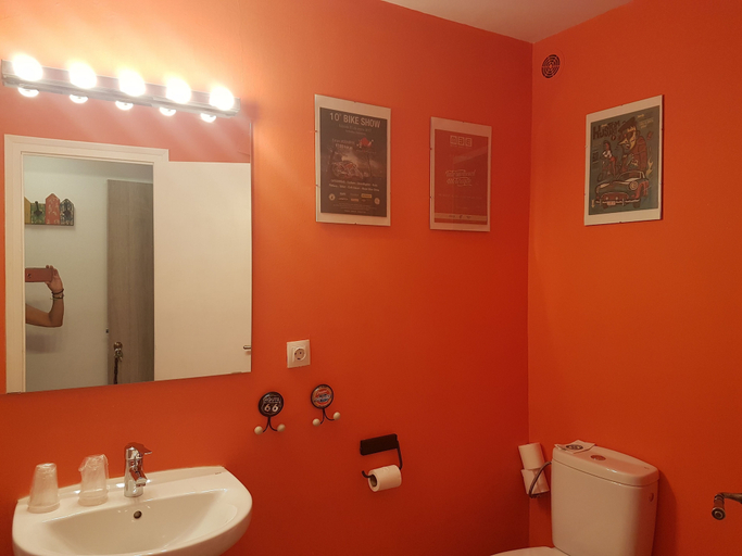 Bathroom 4, Barri Antic Hostel & Pub