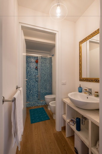 Bathroom 3, Parione Apartment, Florence