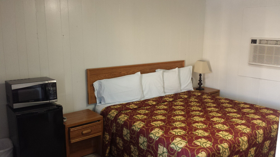Bedroom 3, Lamesa Motel, Dawson