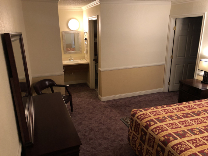 Bedroom 4, National 9 Inns, Kern