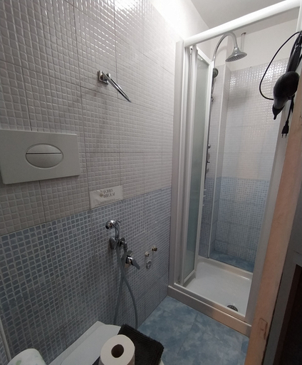 Bathroom 5, Affittacamere Domus Nikolai, Bari
