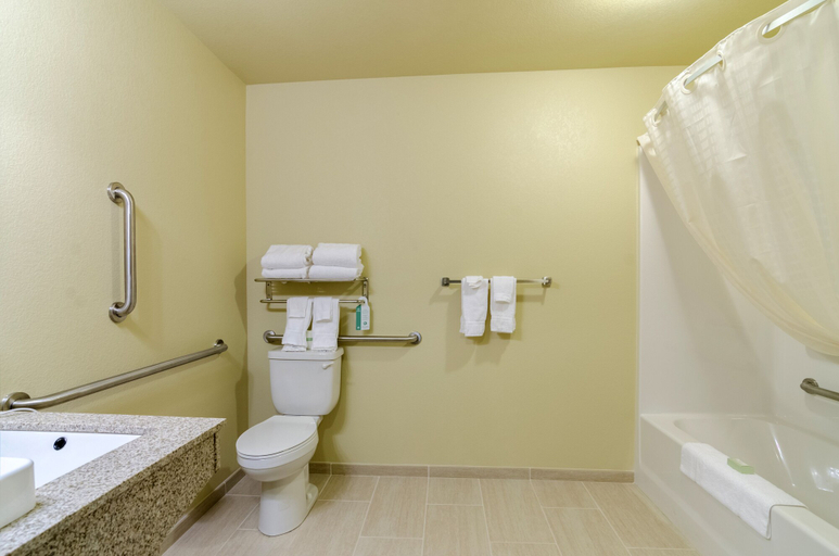 Bathroom 4, Cobblestone Inn & Suites - Ambridge, Beaver