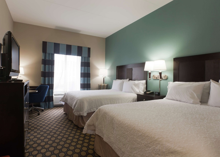 Bedroom 4, Hampton Inn North Brunswick / New Brunswick, Middlesex