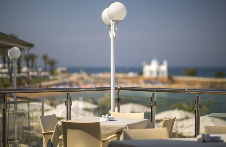 Food & Drinks 5, Myroandrou Beach Apartments