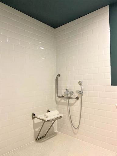 Bathroom 3, L&H La Latina, Madrid