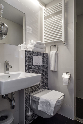 Bathroom 3, Hotel Larende, Amsterdam