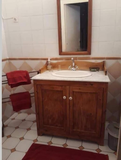 Bathroom 5, La Hourqueyre, Gironde