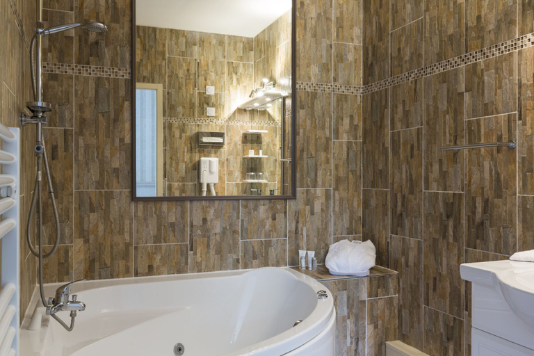 Bathroom 5, Belle-Isle sur Risle - Chateau Hotel & Spa, Eure