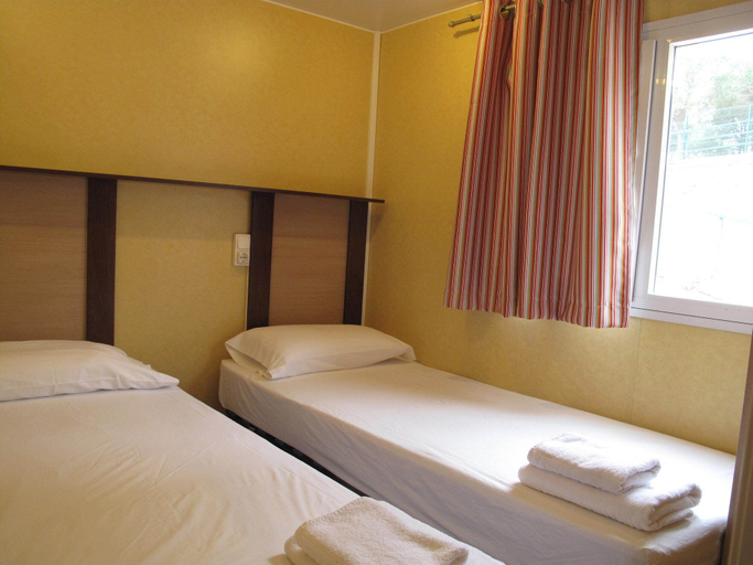 Bedroom 2, Camping Roca Grossa, Barcelona
