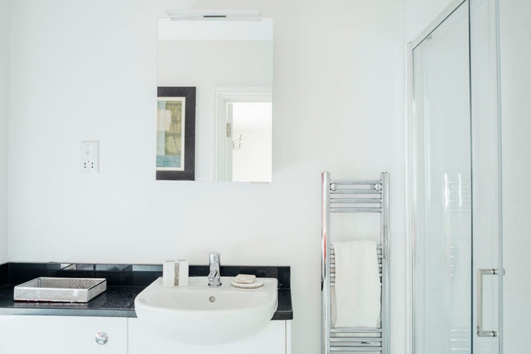 Bathroom 3, 3 The Elms, Cornwall