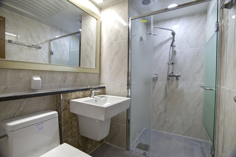 Bathroom 3, The Class 300, Sokcho