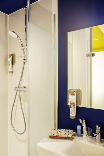 Bathroom 4, ibis budget Amsterdam Airport, Haarlemmermeer