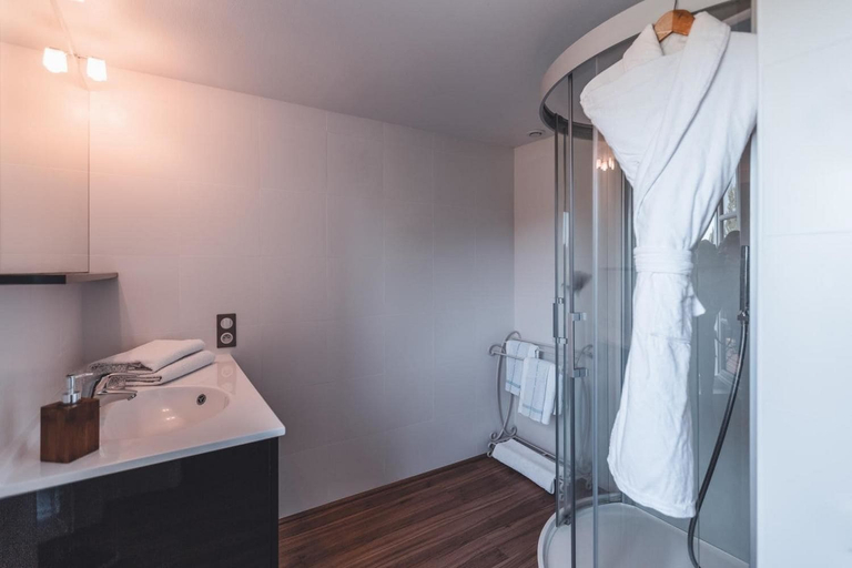 Bathroom 5, Les Voyageurs, Corrèze
