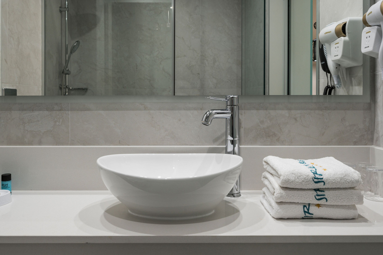 Bathroom 5, Sirios Village Hotel & Bungalows - All Inclusive, Crete