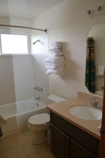 Bathroom 4, Anaco Bay Inn, Skagit
