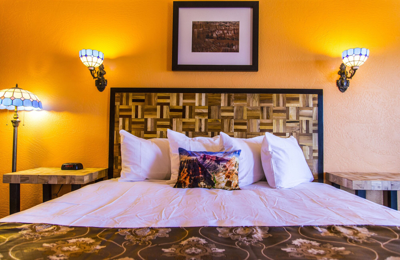 Bedroom 4, Mountain View Lodge, Iron
