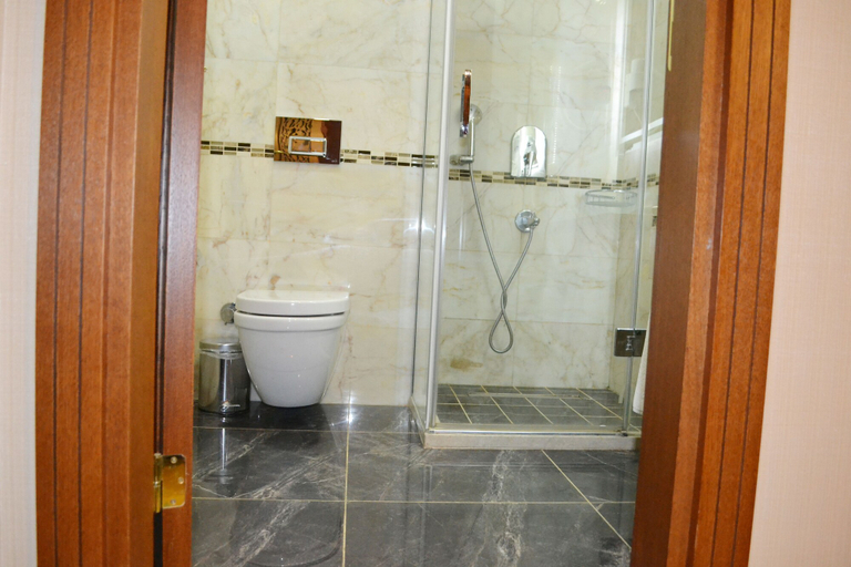 Bathroom 5, Lalinn Deluxe, Fatih
