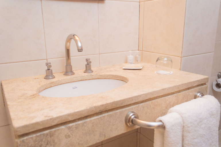 Bathroom 4, Kenton Palace Bariloche, Bariloche