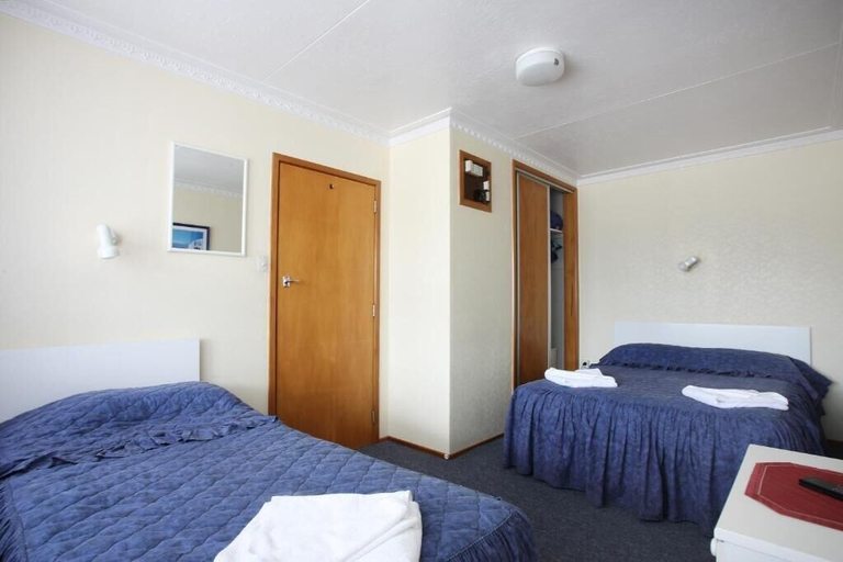Bedroom 2, Queens Park Motels, Invercargill