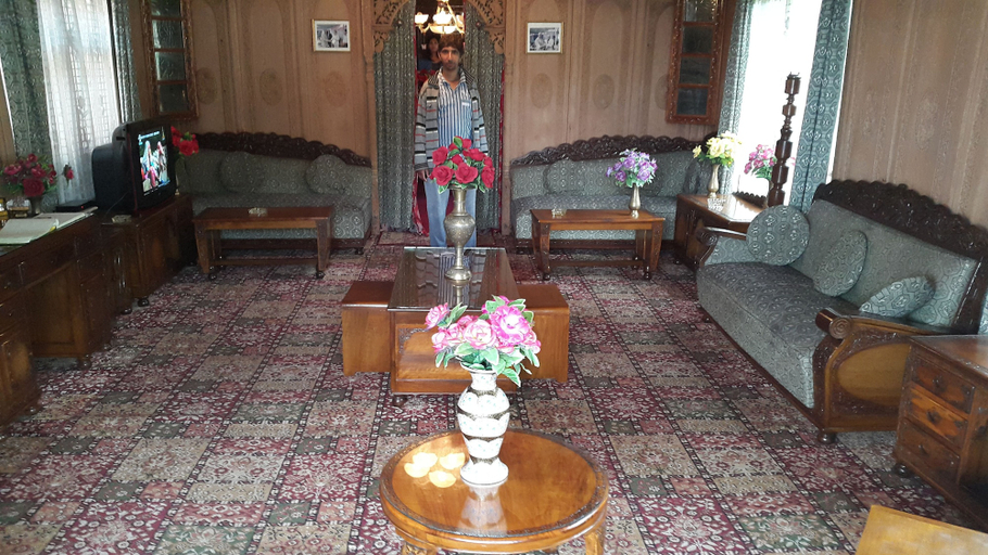 Others 4, Houseboat Prince Of Bombay, Srinagar