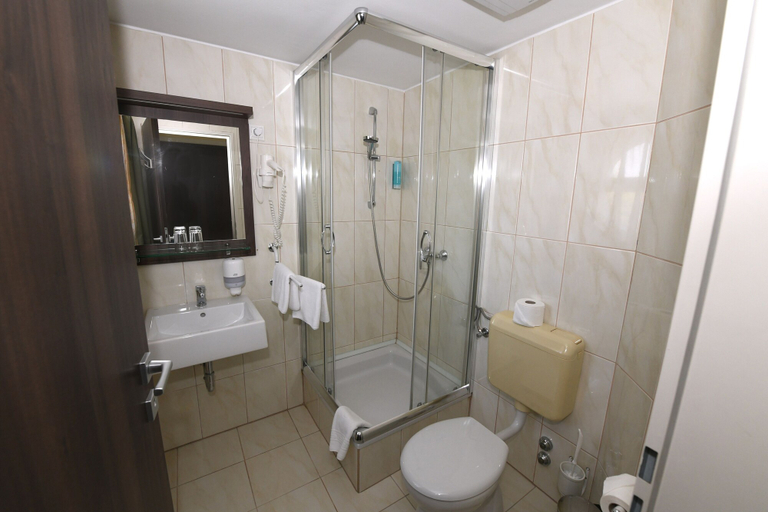 Bathroom 5, Hotel Jade - Ezüsthíd Hotel, Veszprém