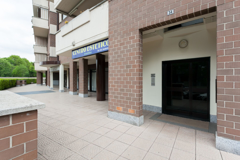 Property entrance, Bollate - Via Dante 33, Milano