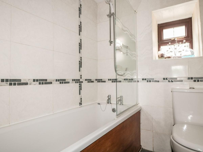 Bathroom, Herefordshire Holiday Cottages, Herefordshire