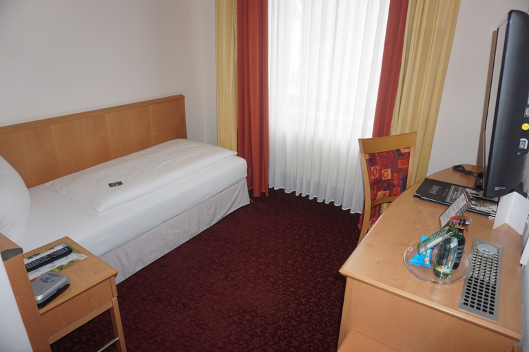 Bedroom 2, Hotel Am Schloss Aurich, Aurich