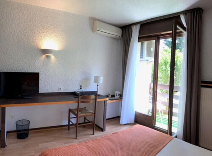 Bedroom 2, Hotel Les Tilleuls, Doubs