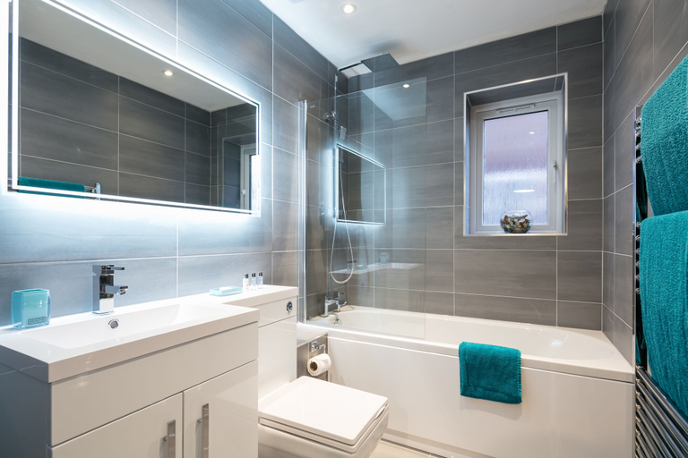 Bathroom 3, Bluestone Apartments - Riverside, Manchester