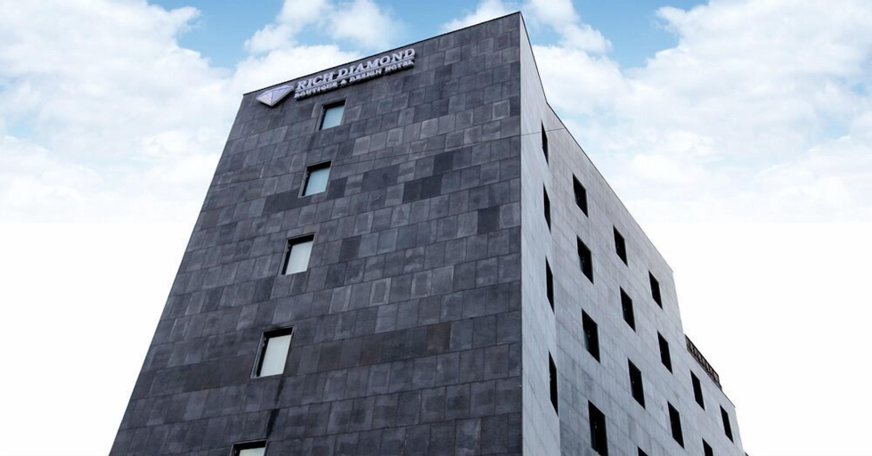 Rich Diamond Hotel, Gangbuk