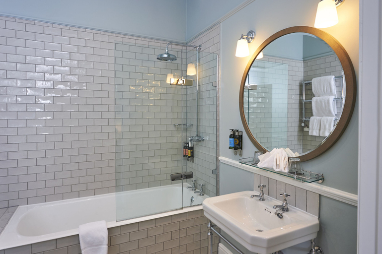 Bathroom 4, Hotel du Vin & Bistro Winchester, Hampshire