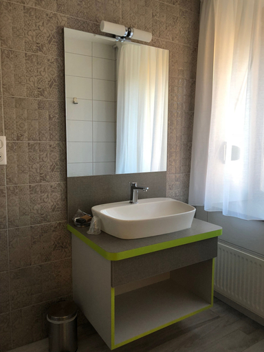 Bathroom 4, Hotel Les Tilleuls, Doubs